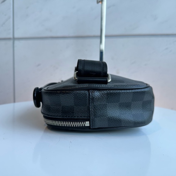 LV Ambler Waist Crossbody Shoulder Graphite Damier Bag Louis Vuitton Like New - Picture 7 of 15